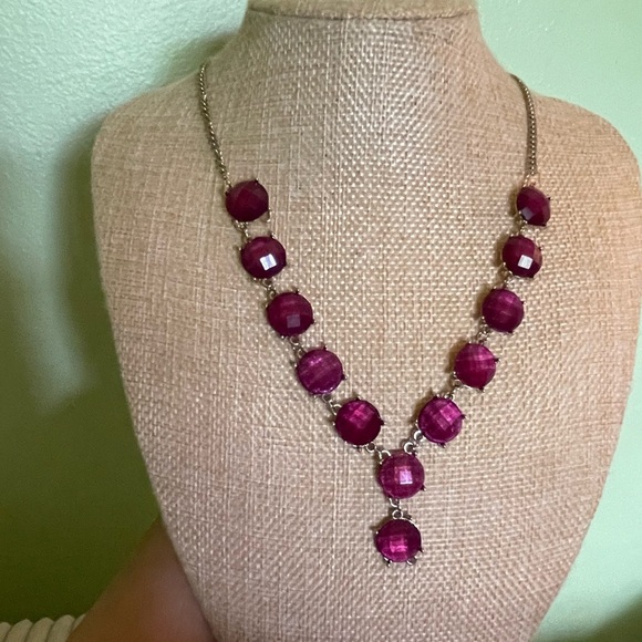 Elegant cranberry Beaded Necklace - Picture 1 of 6